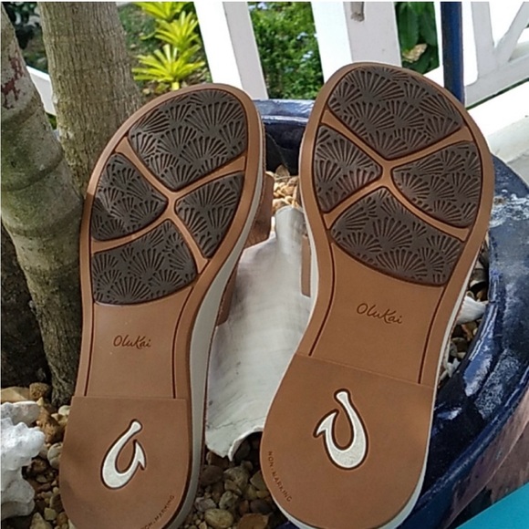 Olukai Ke’a Leather Slide Sandals in tan size 7W - Picture 3 of 3